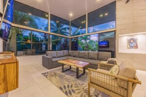 Elegant Tropical Home 5 Minutes from Marino National Park – 19355601(87)