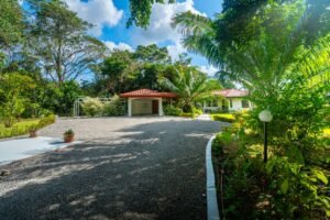 Villa Allamanda – Private Mountain Oasis with Ocean & Jungle Views in Tres Ríos (11)