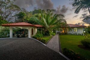 Villa Allamanda – Private Mountain Oasis with Ocean & Jungle Views in Tres Ríos (21)