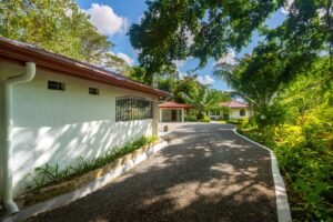 Villa Allamanda – Private Mountain Oasis with Ocean & Jungle Views in Tres Ríos (27)
