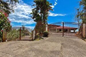 3 Bedroom Ocean View Home on 3.64 Acres Near Dominical Beach (31)