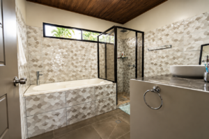 Turtlehousse-1stfl-bathroom