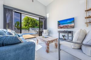 3 Bedrooms Newly Built Modern Home, With Pool & Privacy, Only 4min to the Beach!!!_38 (11)