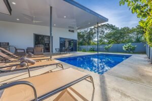 3 Bedrooms Newly Built Modern Home, With Pool & Privacy, Only 4min to the Beach!!!_38 (13)
