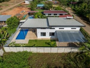 3 Bedrooms Newly Built Modern Home, With Pool & Privacy, Only 4min to the Beach!!!_38 (14)
