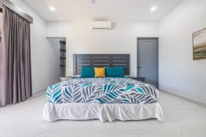 3 Bedrooms Newly Built Modern Home, With Pool & Privacy, Only 4min to the Beach!!!_38 (30)