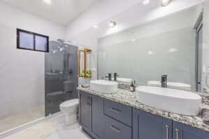 3 Bedrooms Newly Built Modern Home, With Pool & Privacy, Only 4min to the Beach!!!_38 (32)