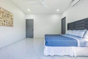 3 Bedrooms Newly Built Modern Home, With Pool & Privacy, Only 4min to the Beach!!!_38 (35)