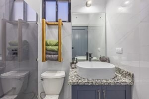 3 Bedrooms Newly Built Modern Home, With Pool & Privacy, Only 4min to the Beach!!!_38 (36)