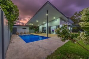 3 Bedrooms Newly Built Modern Home, With Pool & Privacy, Only 4min to the Beach!!!_38 (39)