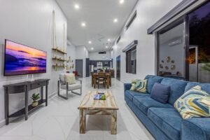 3 Bedrooms Newly Built Modern Home, With Pool & Privacy, Only 4min to the Beach!!!_38 (40)