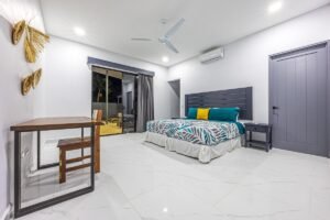 3 Bedrooms Newly Built Modern Home, With Pool & Privacy, Only 4min to the Beach!!!_38 (42)