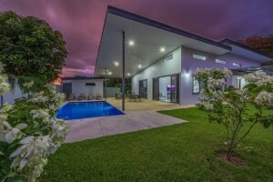 3 Bedrooms Newly Built Modern Home, With Pool & Privacy, Only 4min to the Beach!!!_38 (6)
