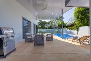 3 Bedrooms Newly Built Modern Home, With Pool & Privacy, Only 4min to the Beach!!!_38 (9)
