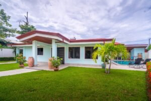 Villa Esmeralda Uvita House with Pool, Large Lot & Walkable Location – 201221 (10)
