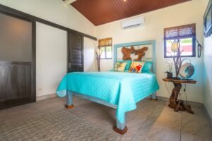 Villa Esmeralda Uvita House with Pool, Large Lot & Walkable Location – 201221 (26)