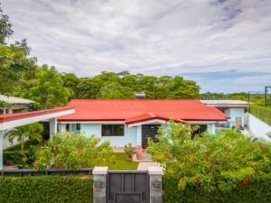 Villa Esmeralda Uvita House with Pool, Large Lot & Walkable Location – 201221 (8)