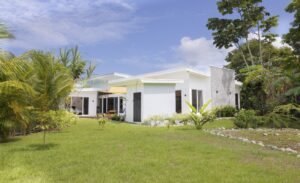 4-Bedroom Home in Uvita Near Whale’s Tail Beach Pool & Land (10)
