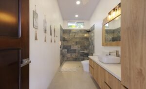 4-Bedroom Home in Uvita Near Whale’s Tail Beach Pool & Land (11)