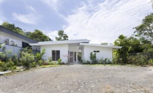 4-Bedroom Home in Uvita Near Whale’s Tail Beach Pool & Land (4)